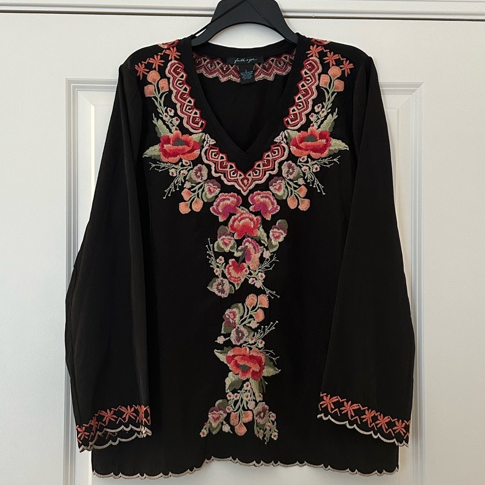 Faith & Zoe Floral Embroidered V Neck Long Sleeve Top